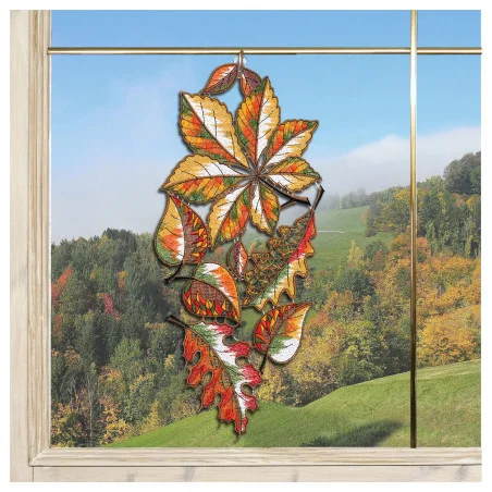 Fensterbild Herbstlaub Dekobeispiel an der Scheibe
