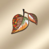 Gesticktes Dekobild mit farbigem Lindenblatt für den Herbst