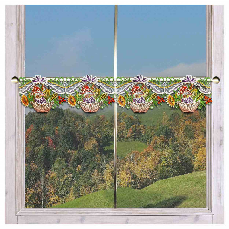 Feenhaus-Spitzengardine Herbst-Körbchen aus Echter Plauener Spitze am Fenster dekoriert