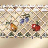 Feenhaus-Spitzengardine Früchte-Trio Sommerobst 15 cm Plauener Spitze Detailansicht Musterabschnitt