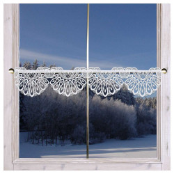 Klassische Feenhaus-Spitzengardine Elisa weiß 15 cm hoch Plauener Spitze am Winter-Fenster