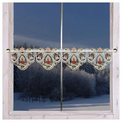 Feengardine Scheibenhänger Weihnachtsfeeling Plauener Spitze an einem Fenster