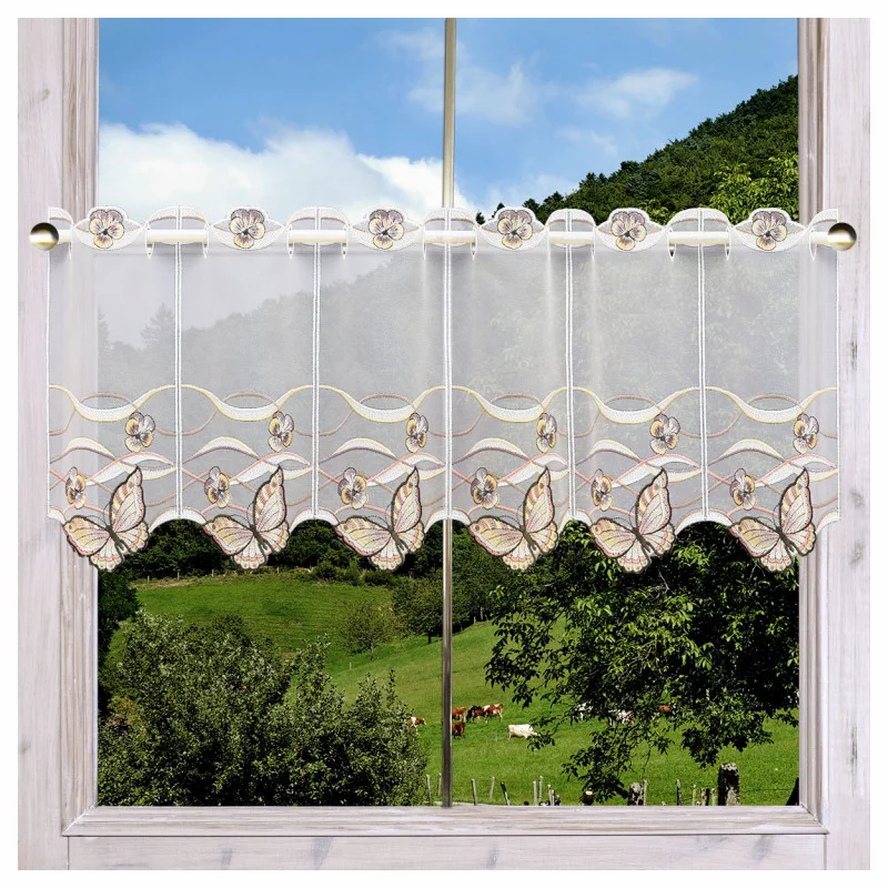 Kurzgardine Schmetterling am Fenster dekoriert
