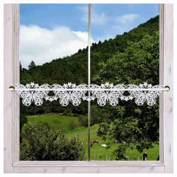 Feenhaus-Spitzenkante Schmetterling weiß Plauener Spitze am Fenster