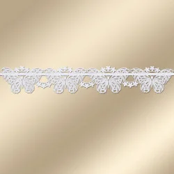 Gestickter Scheibenhänger Schmetterling Stangendeko in weiß