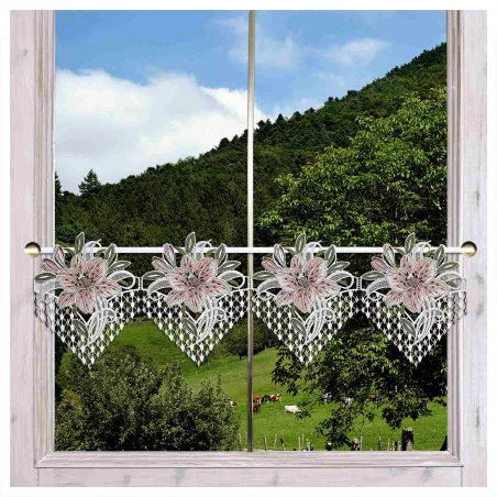 Feenhaus-Spitzenkante Leila Lilie in rosa Plauener Spitze am Fenster