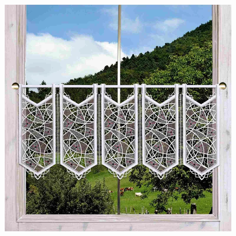 Spitzenkante  Adina in rot Plauener Spitze am Fenster