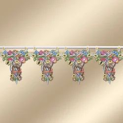 Gestickter Mini-Scheibenhänger Osterwiese mit Hase Spitzenkante