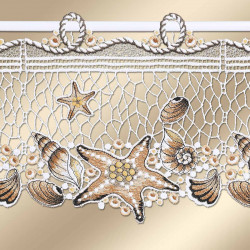 Spitzenvorhang mit Strandmotiv, auf dem Seesterne, Muscheln und kleine Meeresmotive in Braun-, Weiß- und Beigetönen auf einem hellen Hintergrund gestickt sind. Die untere Kante ist mit Wellenschliff und Netz versehen.