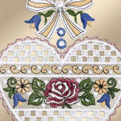 Fensterhänger Annemarie mit Rose Detailbild Plauener Stickerei