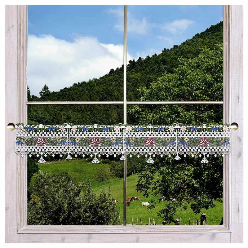 Spitzengardine Annemarie mit Blumen am Fenster