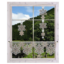 Fenster-Dekoration der Serie Blütenzauber am Fenster dekoriert