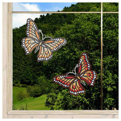 Schmetterlinge Fiona in 2 Farben am Fenster dekoriert