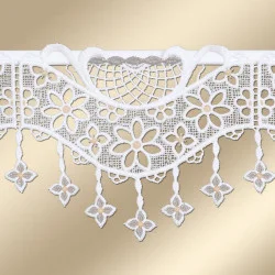 Spitzenkante Alessia mit Blüten aus Plauener Stickerei Detailansicht