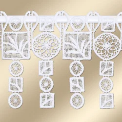 Spitzenkante Aneta aus Plauener Stickerei Detailansicht Mandalas