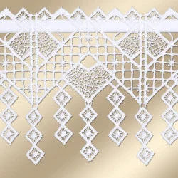 Spitzenkante Edita aus Plauener Stickerei Detailansicht Rauten