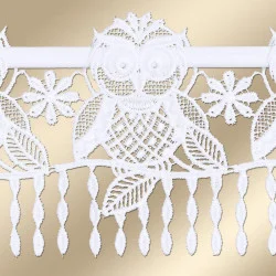 Spitzenkante kleine Eulen aus Plauener Stickerei Detailansicht