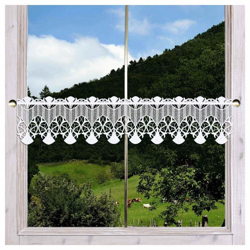 Moderne Feenhaus-Gardine Ranka am Fenster dekoriert