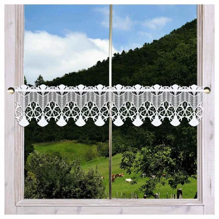 Moderne Feenhaus-Gardine Ranka am Fenster dekoriert