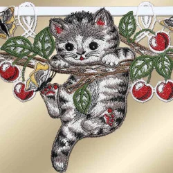 Spitzenkante Kätzchen aus Plauener Stickerei Detailansicht