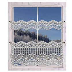 Moderne Fensterdeko Lina in 2 Höhen Beispielbild im Winter