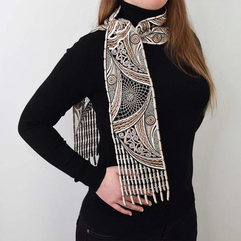 Eleganter Schal Kiona als Mode-Accessoire