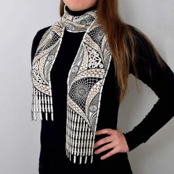 Hochwertiger gestickter Schal Kiona in beige Beispielbild