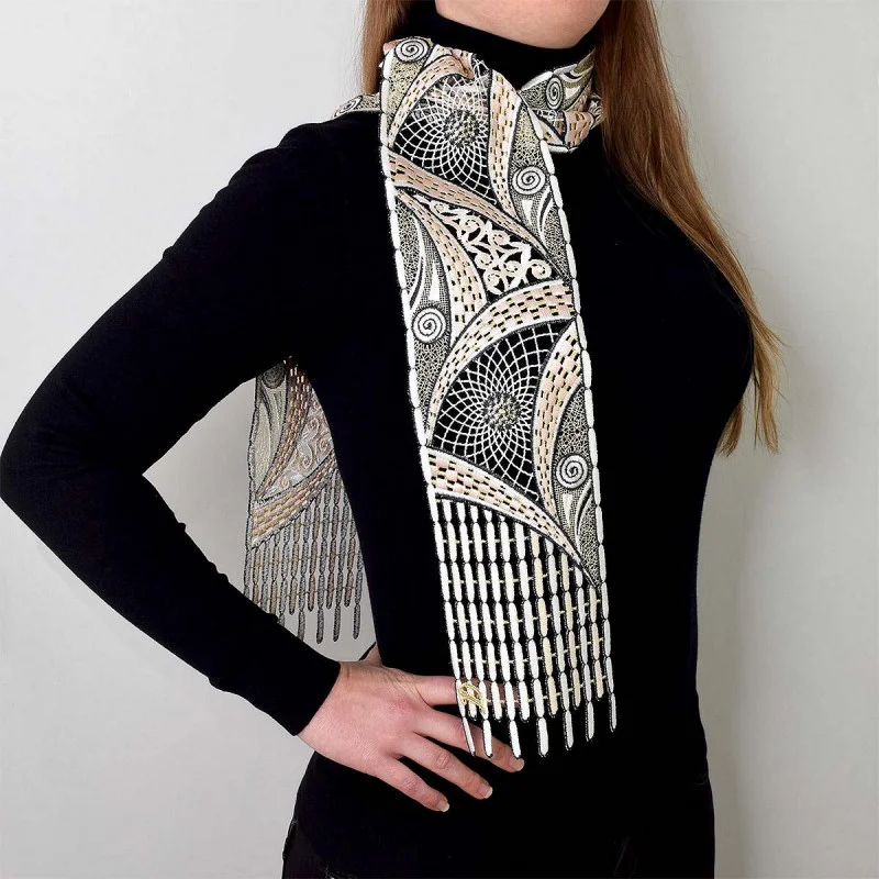 Eleganter Schal Kiona als Mode-Accessoire