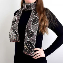 Hochwertiger gestickter Schal Ribana in dunkelrot Beispielbild