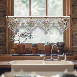 Kleinfenstergardine Aurora als Küchendeko im Landhausstil