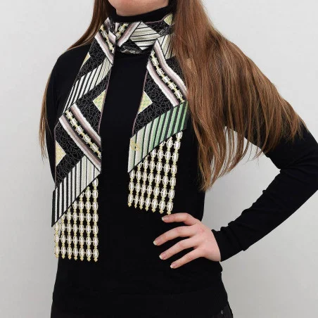 Hochwertiger gestickter Schal Zaltana in grün-grau Beispielbild