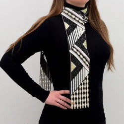 Eleganter Schal Zaltana als Mode-Accessoire