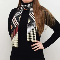 Hochwertiger gestickter Schal Zaltana in schwarz und rot Beispielbild