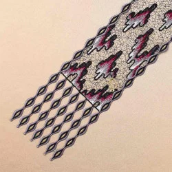 Gestickte Muster als Schal Atsila Details Plauener Spitze