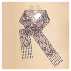 Spitzenschal Atsila aus Plauener Spitze in Rosenholz