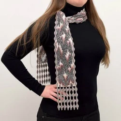 Hochwertiger gestickter Schal Atsila in taupe und beige Beispielbild