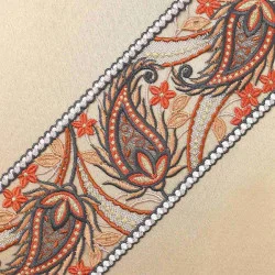 Spitzen-Stola Pakuna Detailansicht Plauener Stickerei