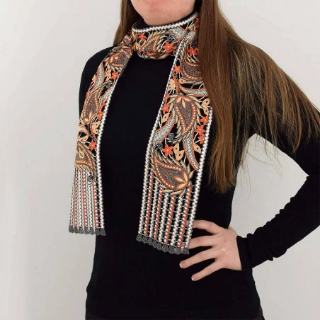 Hochwertiger gestickter Schal Pakuna in orange und grau Beispielbild