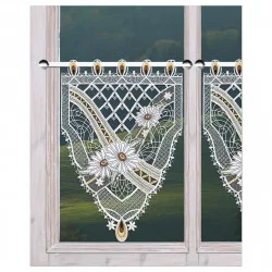 Scheibenhänger Margeritenzauber Plauener Spitze dekoriert am Fenster