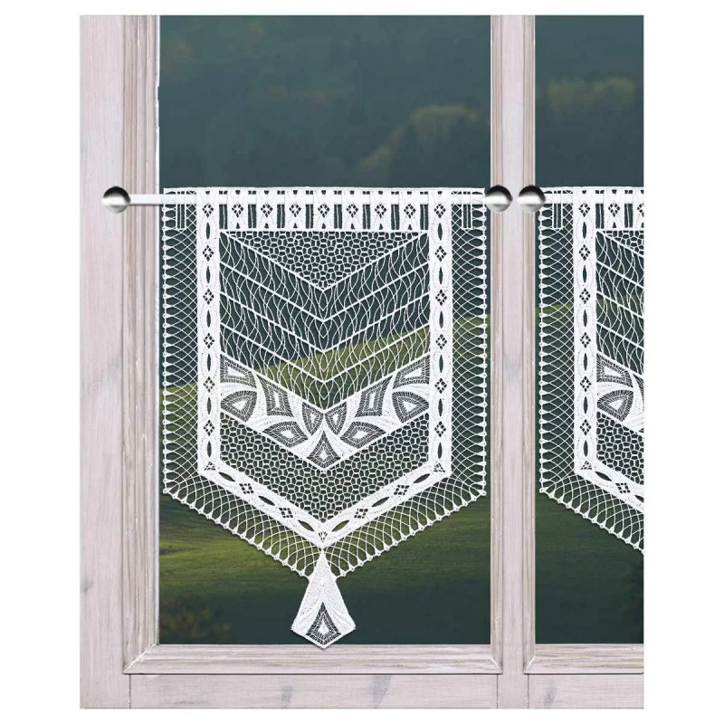 Scheibenhänger Ajana Plauener Spitze dekoriert am Fenster