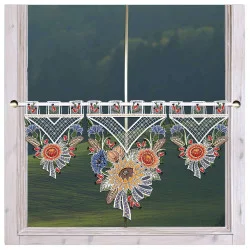 Scheibenhänger Emica Spätsommertraum Plauener Spitze dekoriert am Fenster