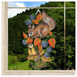 Fensterbild mit Eichhörnchen und Vögelchen Dekobeispiel