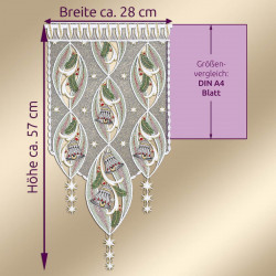 Ein dekoratives Spitzenpaneel mit Blatt- und Glockenmustern, das etwa 28 cm breit und 57 cm hoch ist. Zum Größenvergleich ist daneben ein A4-Blatt abgebildet. Die Maße sind in deutschem Text angegeben.