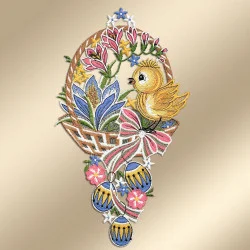 Ein gestickter Aufnäher zeigt ein gelbes Küken in einem geflochtenen Korb mit rosa und blauen Blumen, einer großen rosa Schleife und hängenden dekorierten Ostereiern, alles auf einem beigen Hintergrund mit Farbverlauf. Der Aufnäher weist komplizierte bunte Nähte und florale Details auf.