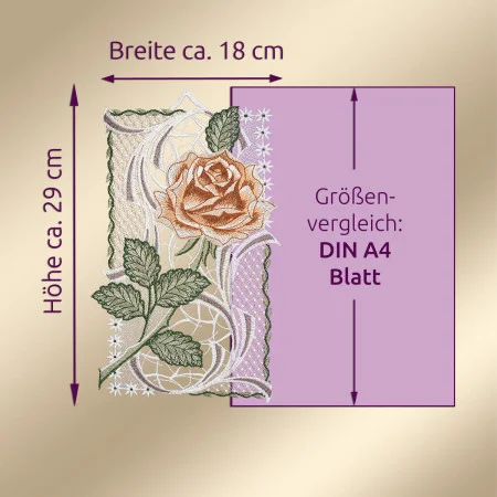 Ein rechteckiges gesticktes Rosenmotiv mit einer Höhe von ca. 29 cm und einer Breite von ca. 18 cm wird neben einem violetten DIN-A4-Blatt zur Größenangabe dargestellt. Lila Pfeile und deutscher Text bezeichnen die Abmessungen vor einem beigen Hintergrund mit Farbverlauf.