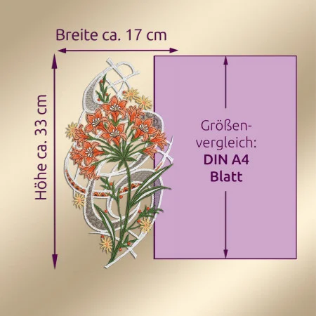 Ein florales Stickereimotiv mit orangefarbenen und gelben Blumen wird neben einem lila Rechteck mit der Aufschrift "Größenvergleich: DIN A4 Blatt" zur Größenangabe. Die Stickerei hat eine Höhe von ca. 33 cm und eine Breite von ca. 17 cm und überschneidet sich mit dem A4-Rahmen.