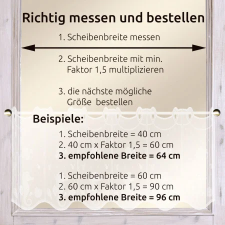 Hinweisschild, das das Verfahren zum Messen und Bestellen von Gardinenbreiten erläutert. Das Schild zeigt drei Schritte und gibt zwei Berechnungsbeispiele: für Fensterbreiten von 40 cm und 60 cm, jeweils multipliziert mit 1,5, was Gardinenbreiten von 64 cm und 96 cm ergibt.