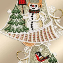 Fensterdeko Glocken mit Schneemann Detailansicht Stickerei