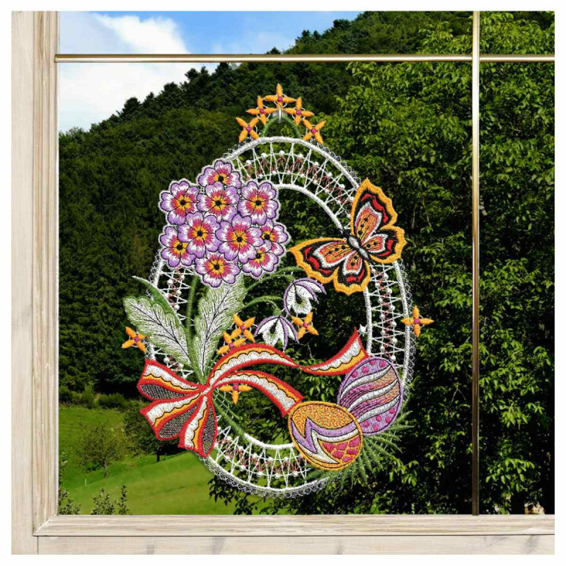 Fensterbild Osterei mit Schmetterling Dekobeispiel an der Scheibe