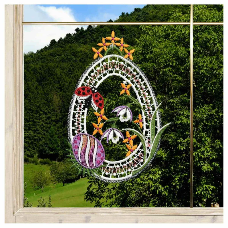 Fensterbild Osterei mit Marienkäfer Dekobeispiel am Fenster